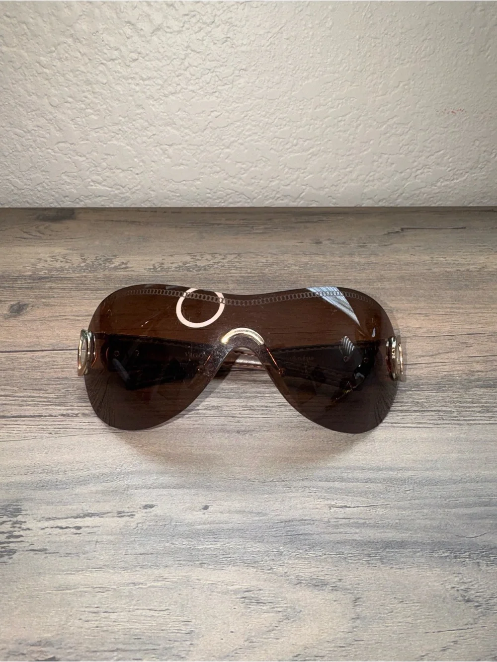 Vigoss Brown Shield Sunglasses with Gold Rings